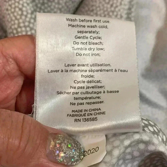 Jennifer Adams 100% polyester queen, flat sheet. Soft and wrinkle free. - Picture 4 of 5